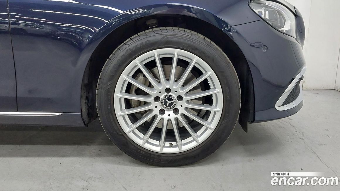 Mercedes-Benz E-Class 2023