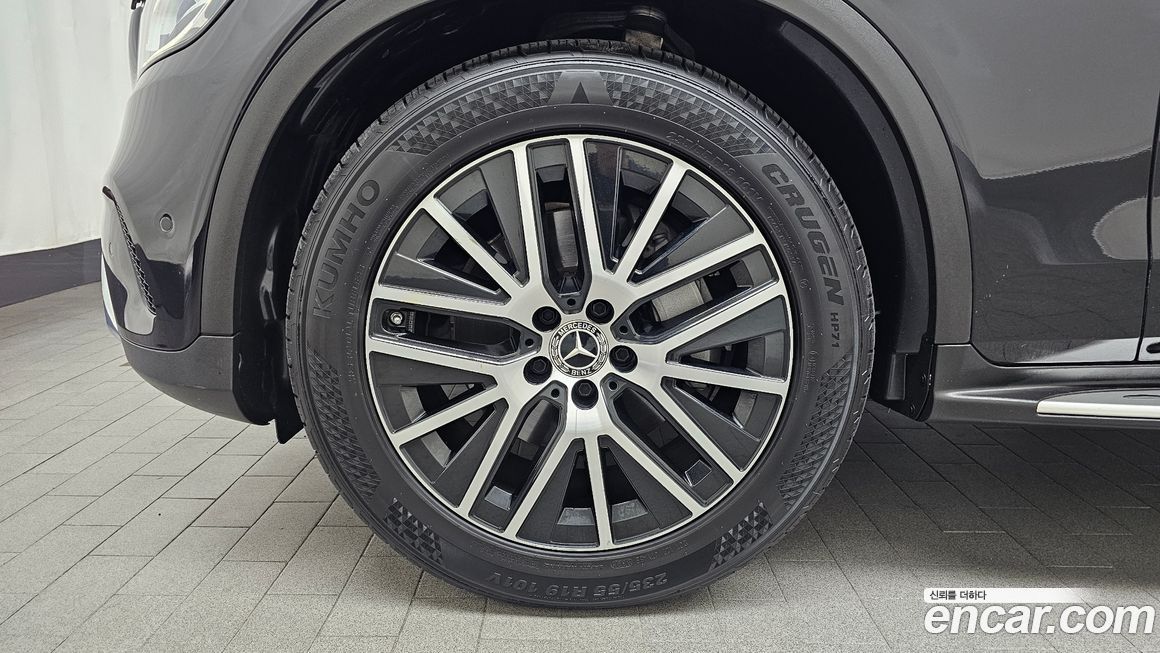 Mercedes-Benz GLC-Class 2021