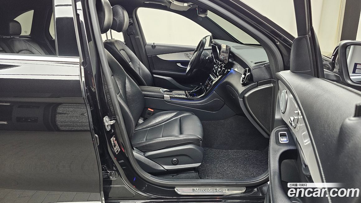 Mercedes-Benz GLC-Class 2021