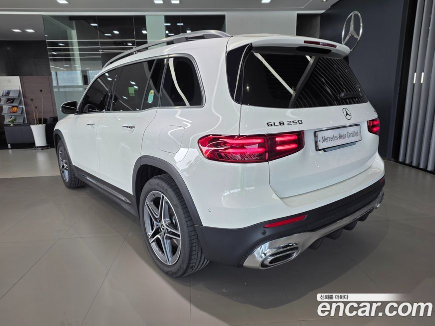 Mercedes-Benz GLB-Class 2025