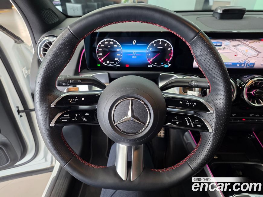 Mercedes-Benz GLB-Class 2025