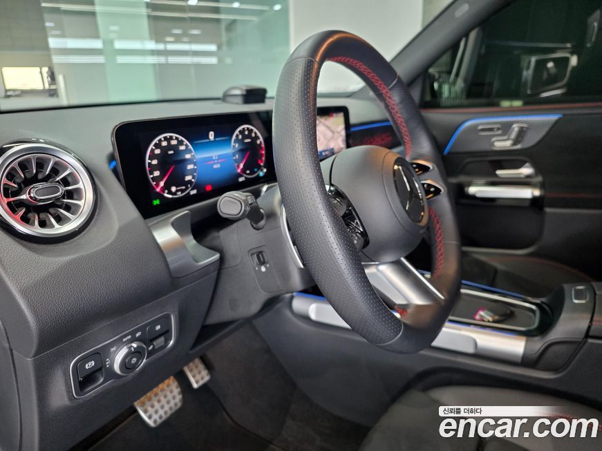 Mercedes-Benz GLB-Class 2025