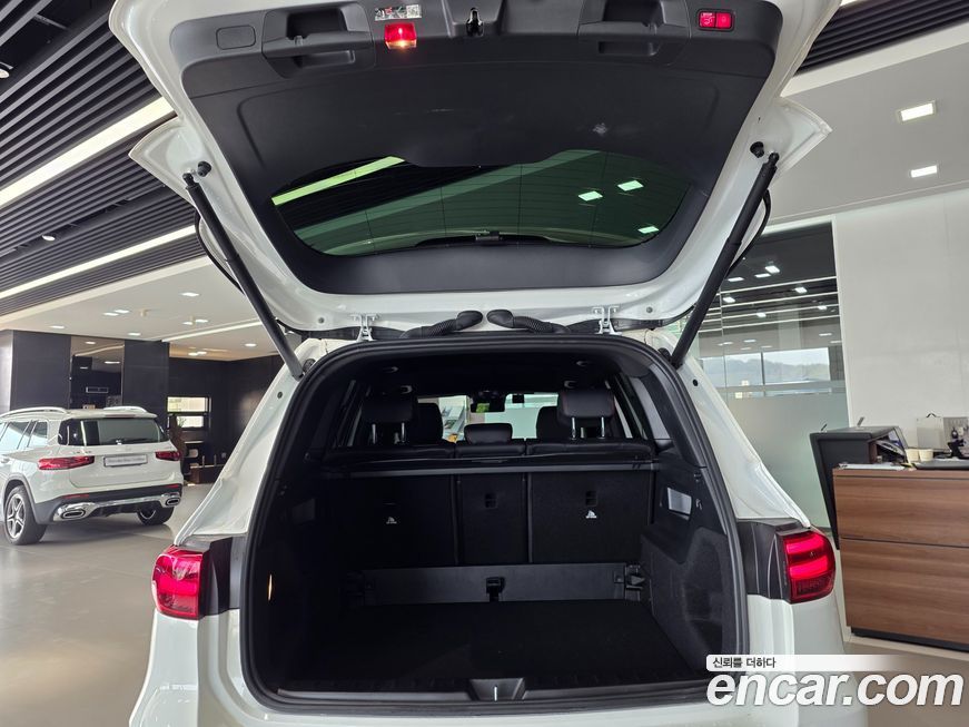 Mercedes-Benz GLB-Class 2025