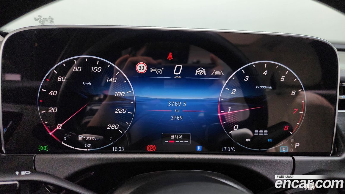 Mercedes-Benz E-Class 2025