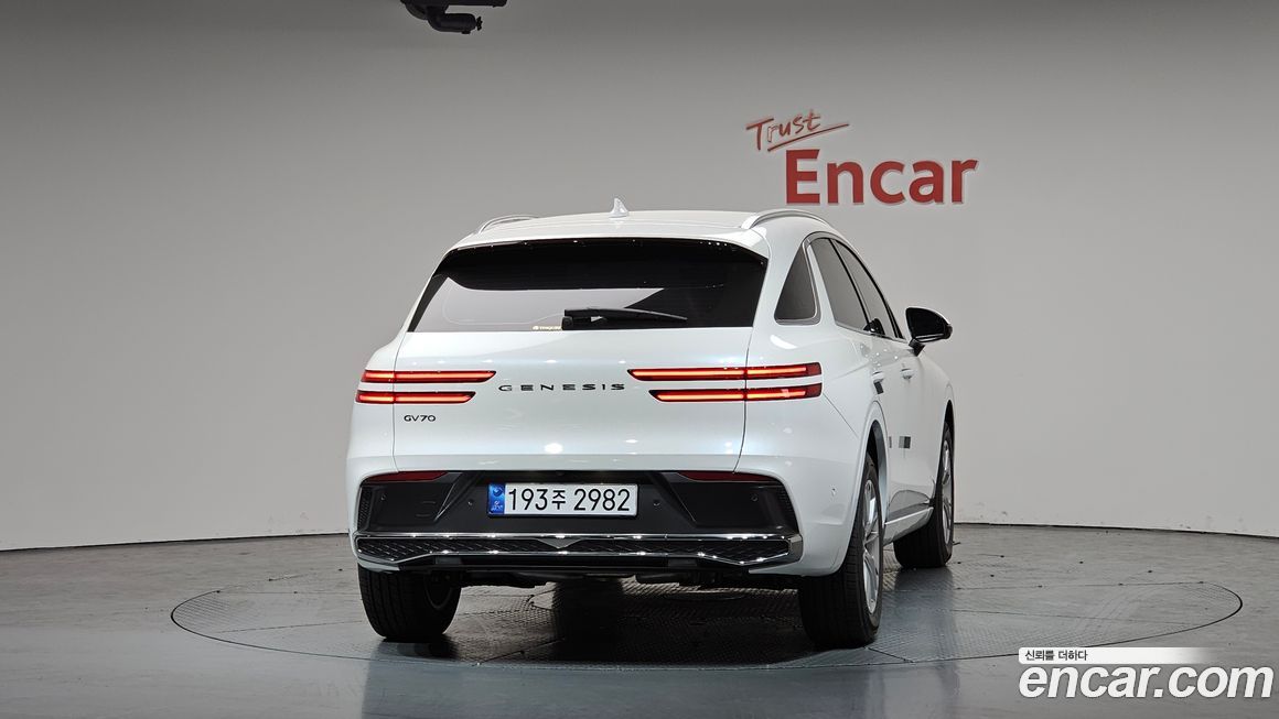 Genesis GV70 2025