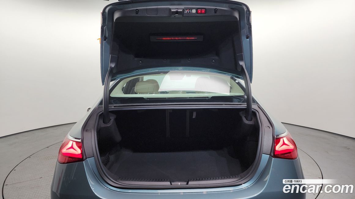 Mercedes-Benz E-Class 2025