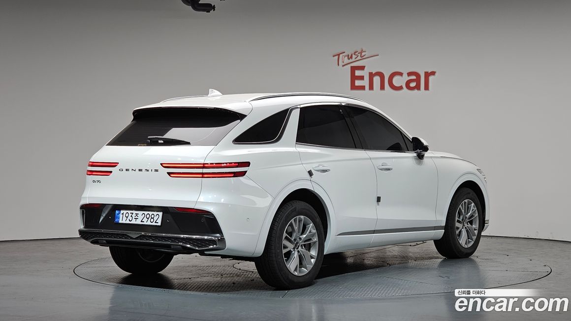 Genesis GV70 2025