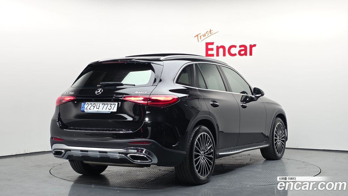 Mercedes-Benz GLC-Class 2023