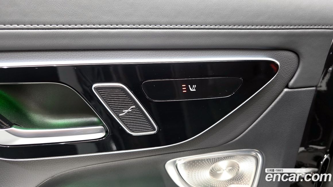 Mercedes-Benz GLC-Class 2023