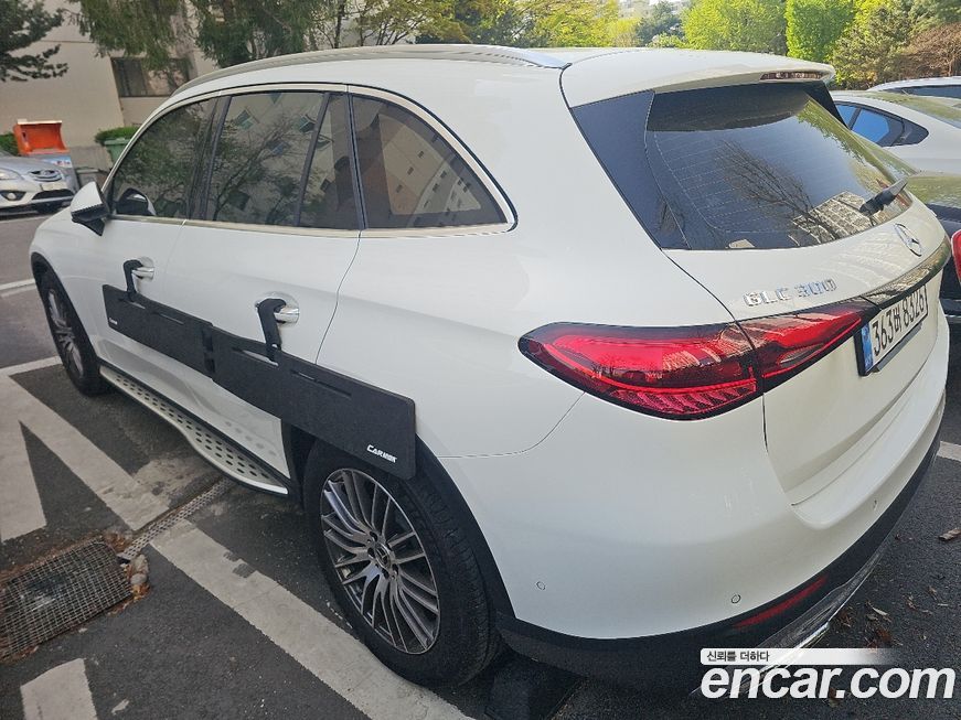 Mercedes-Benz GLC-Class 2025
