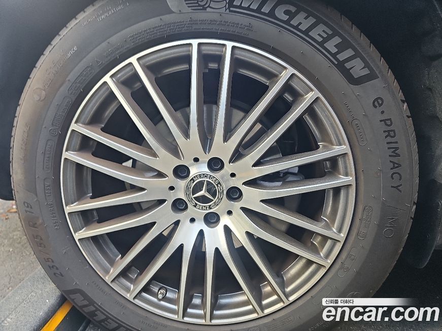 Mercedes-Benz GLC-Class 2025