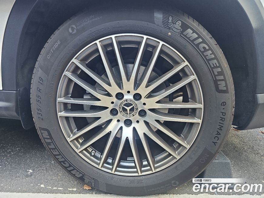 Mercedes-Benz GLC-Class 2025