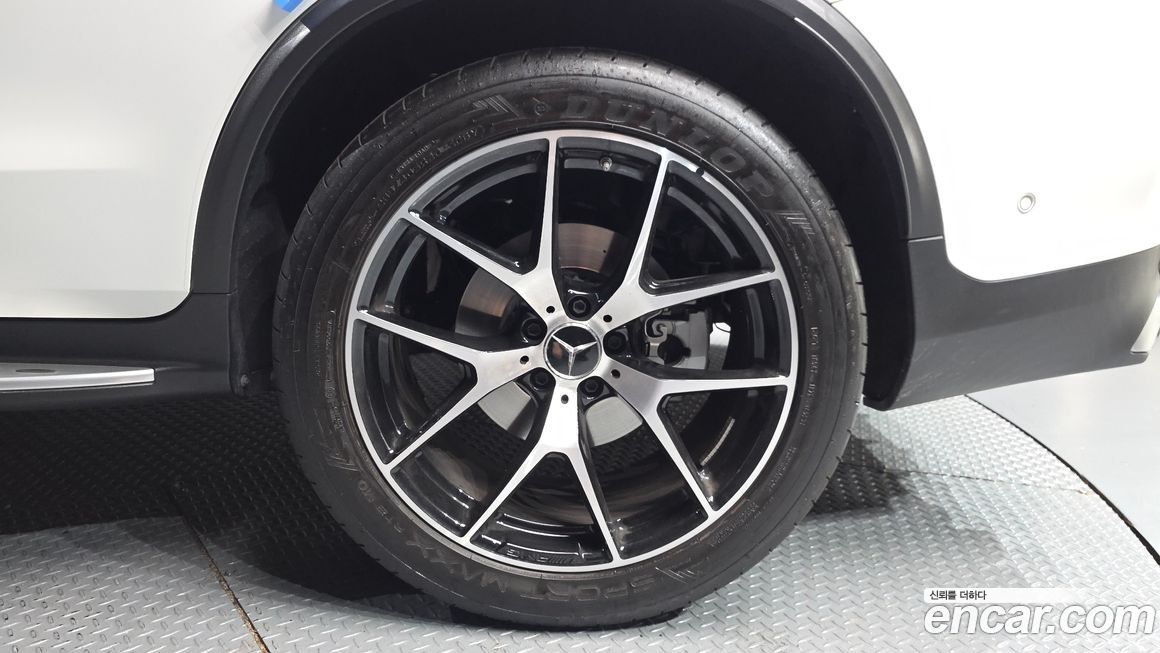 Mercedes-Benz GLC-Class 2023