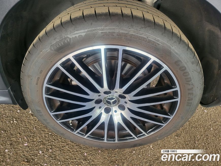 Mercedes-Benz GLC-Class 2023