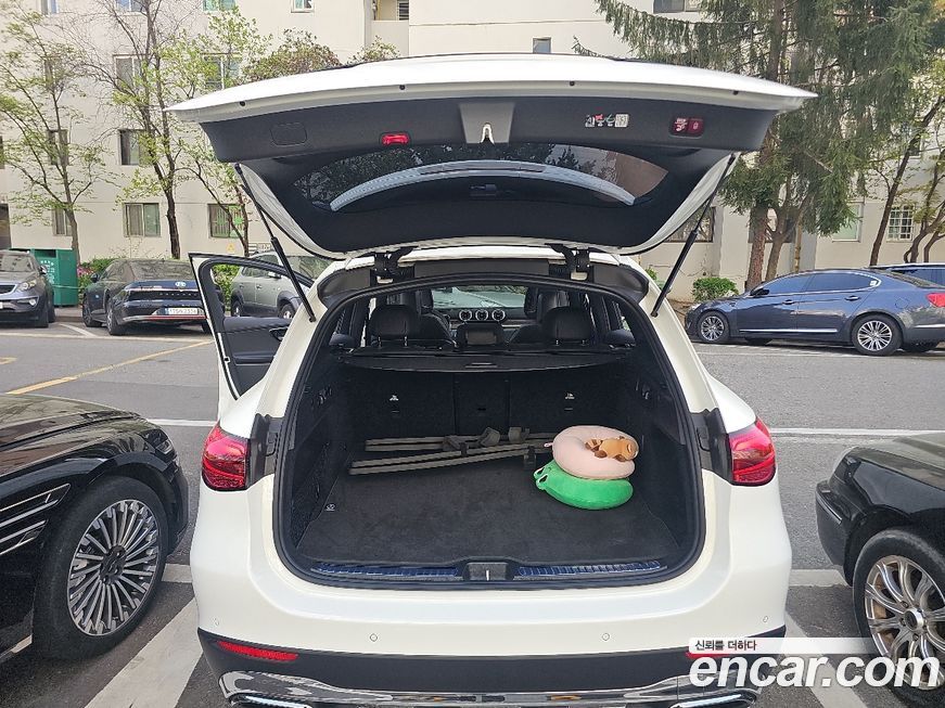 Mercedes-Benz GLC-Class 2025