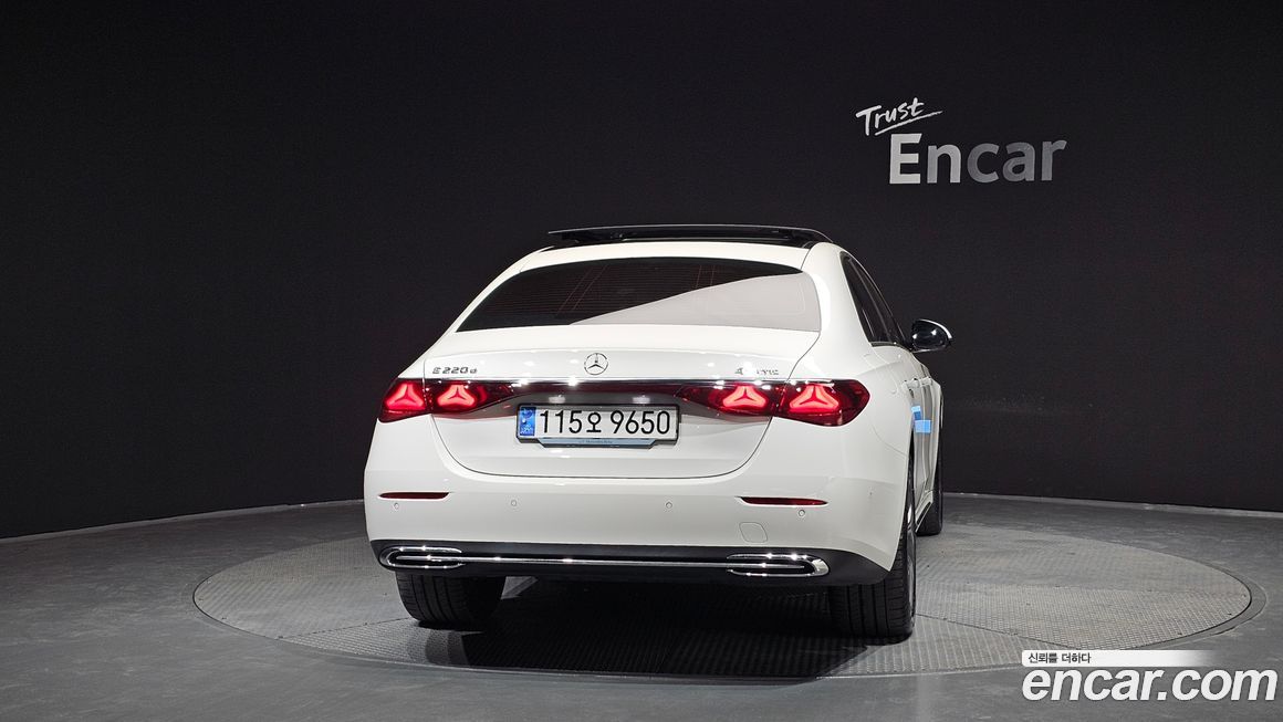 Mercedes-Benz E-Class 2024