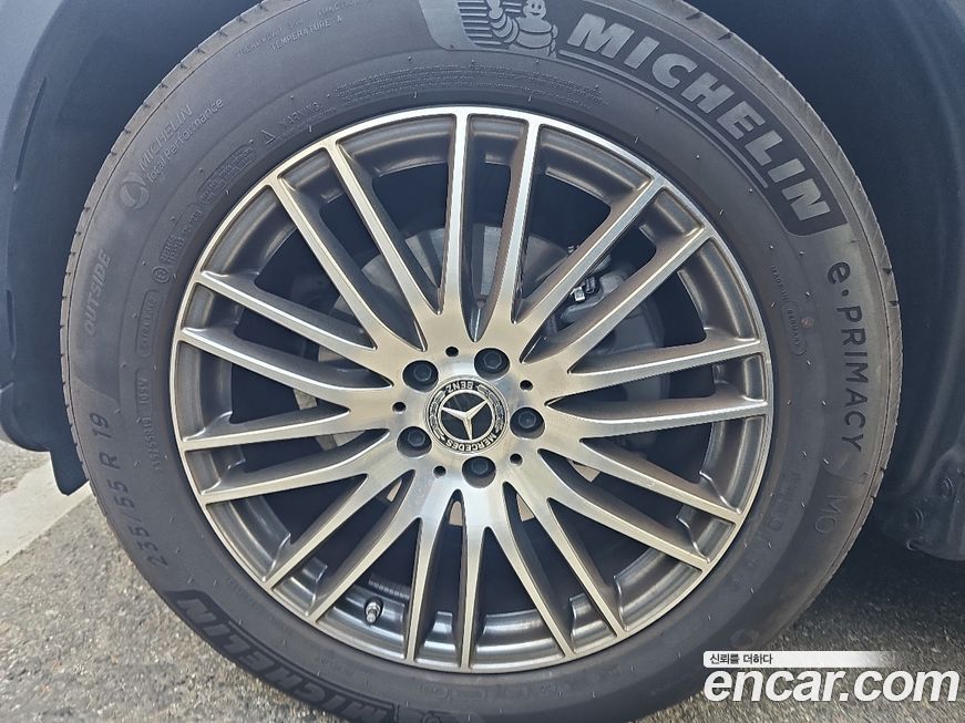 Mercedes-Benz GLC-Class 2025