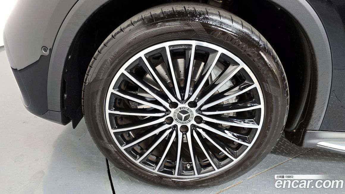 Mercedes-Benz GLC-Class 2023