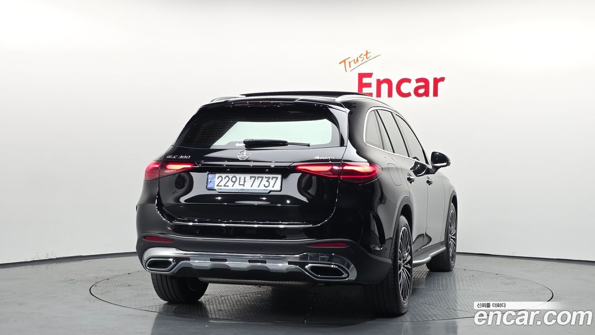 Mercedes-Benz GLC-Class 2023