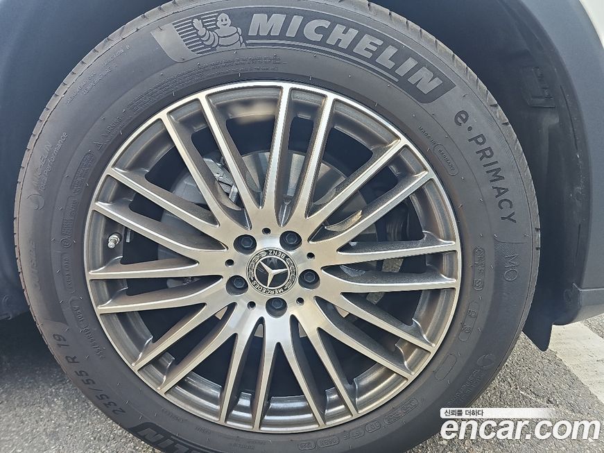 Mercedes-Benz GLC-Class 2025