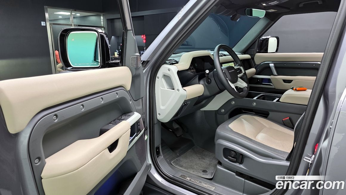 Land Rover Defender 2023