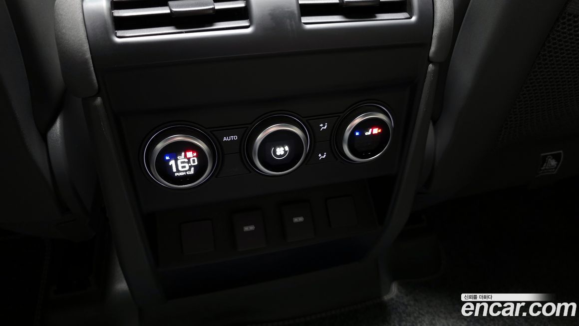 Land Rover Defender 2023