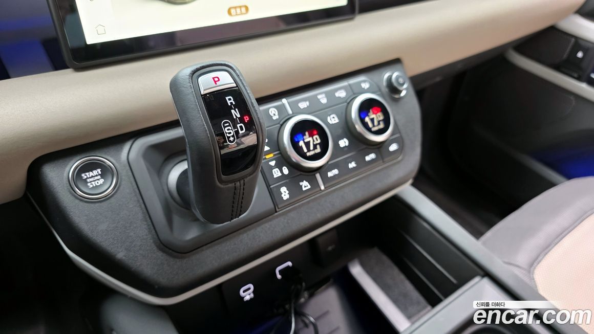 Land Rover Defender 2023