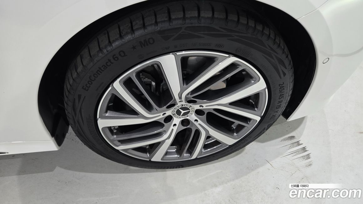 Mercedes-Benz E-Class 2025