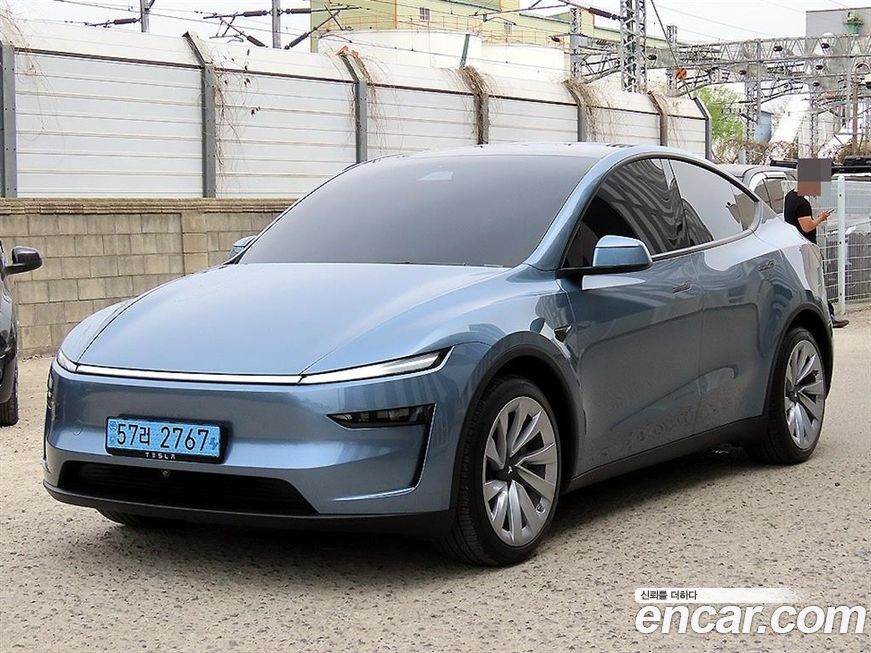 Tesla Model Y 2025