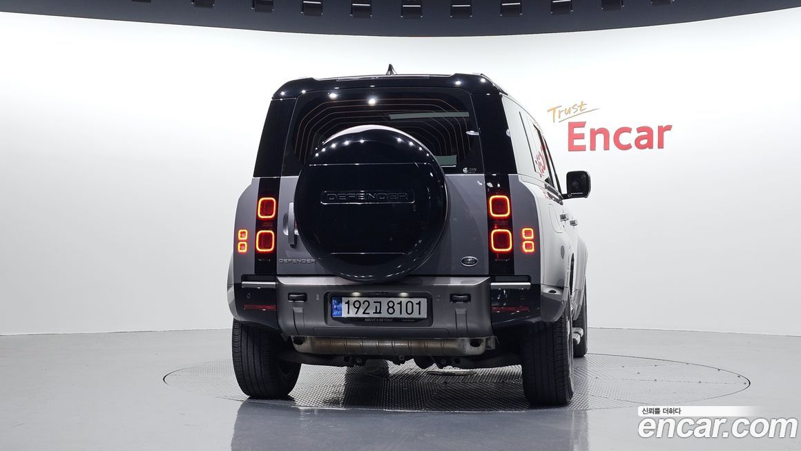 Land Rover Defender 2023