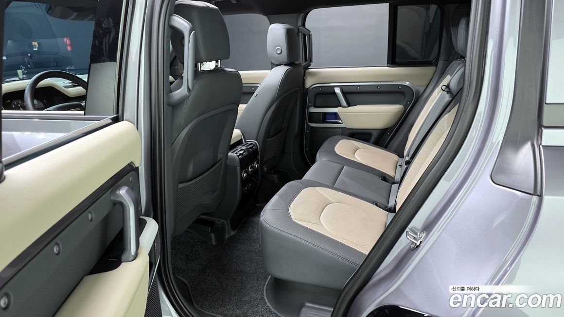 Land Rover Defender 2023