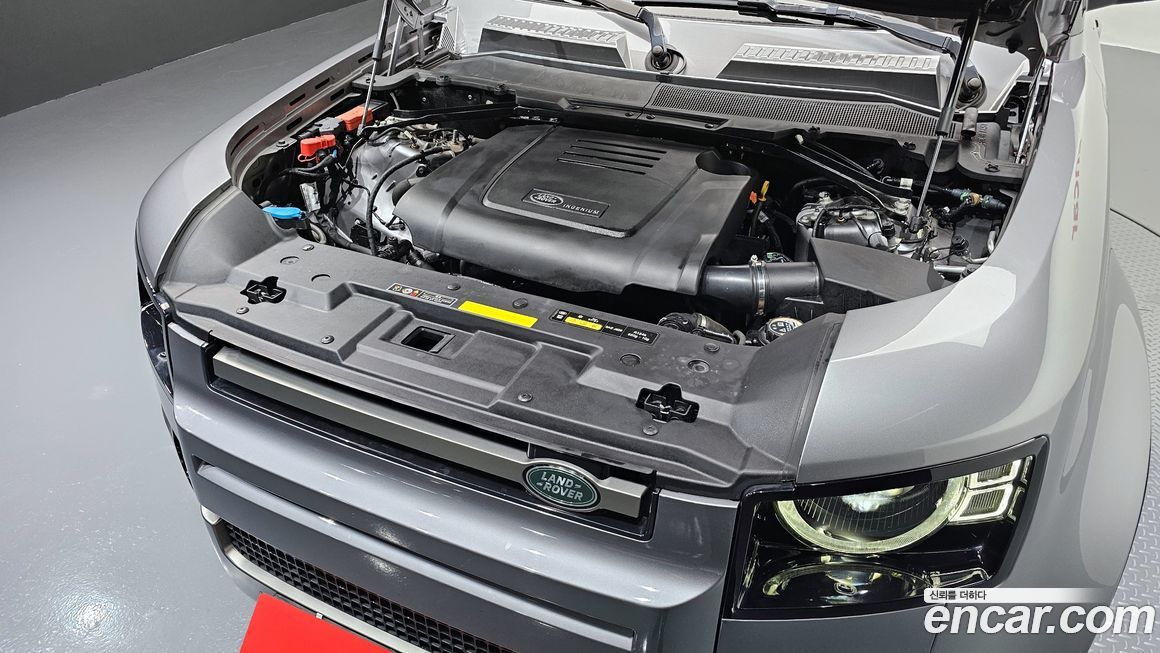 Land Rover Defender 2023