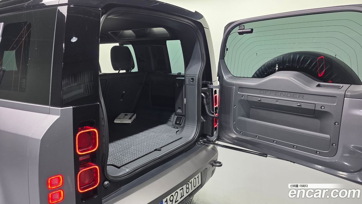 Land Rover Defender 2023