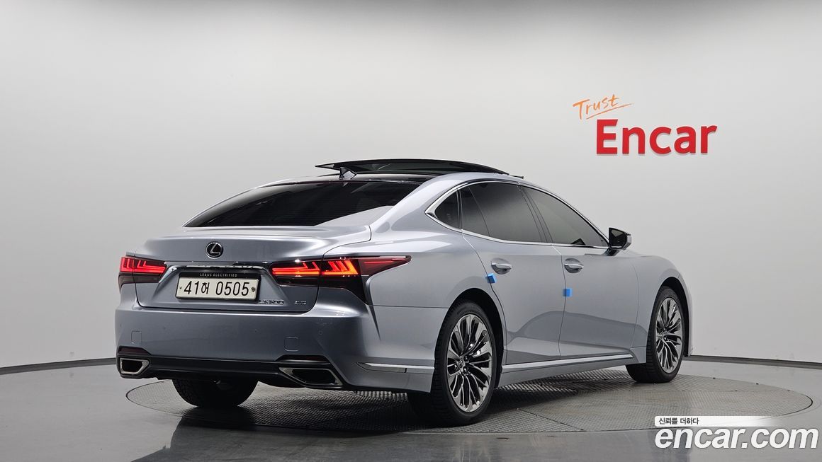 Lexus LS 2023