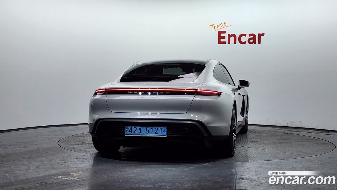 Porsche Taycan 2021