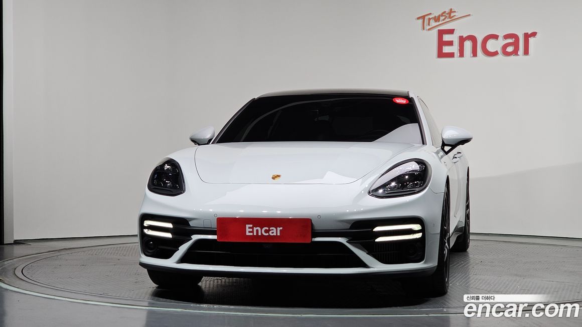 Porsche Panamera 2021