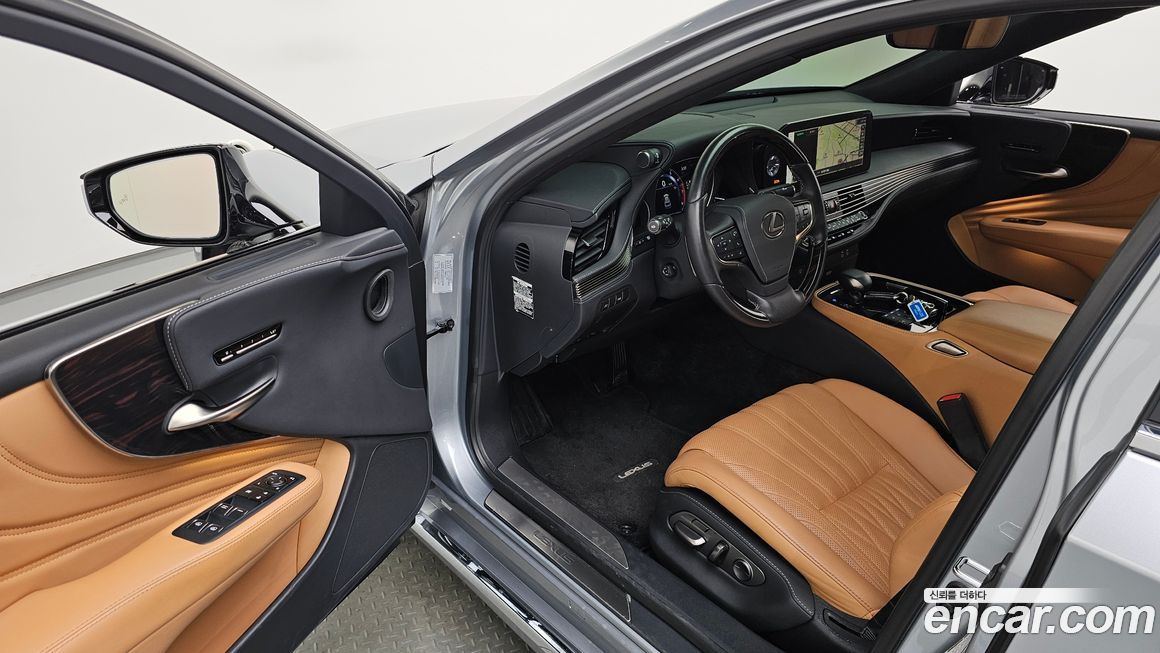 Lexus LS 2023