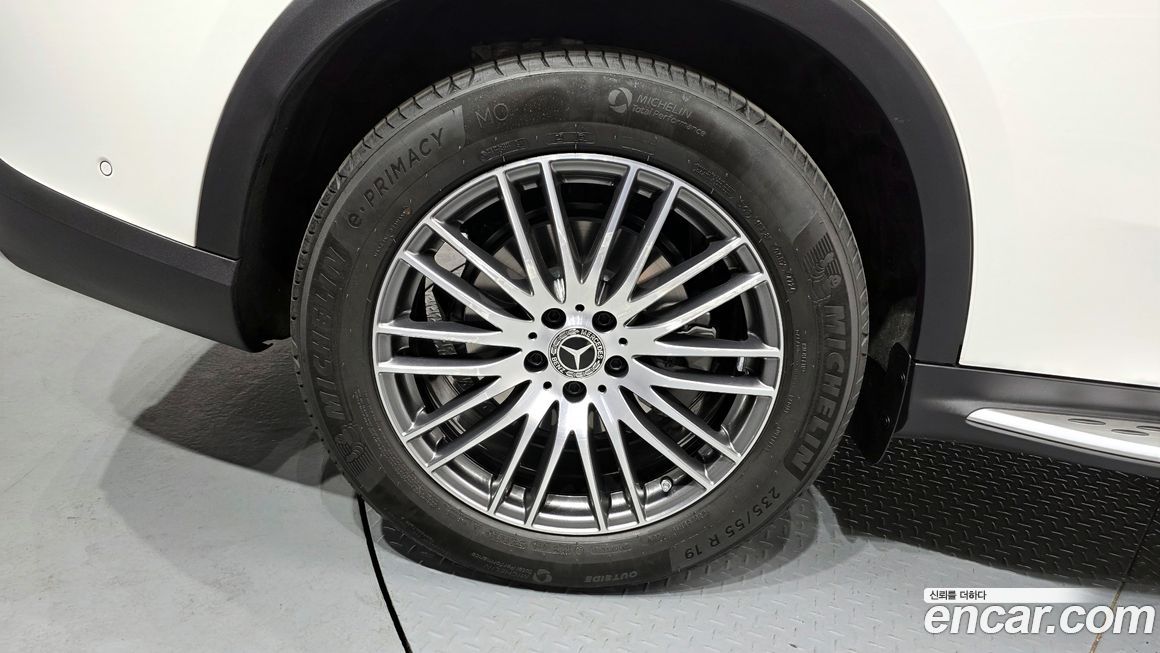 Mercedes-Benz GLC-Class 2025