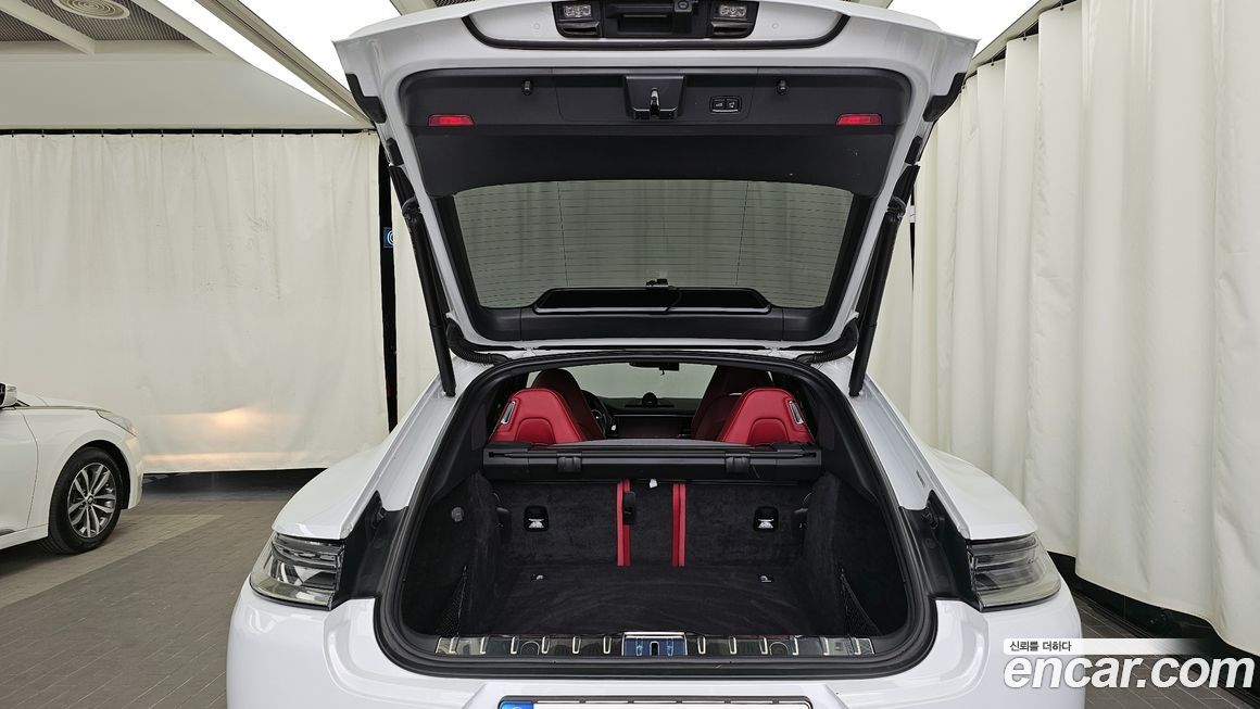 Porsche Panamera 2021