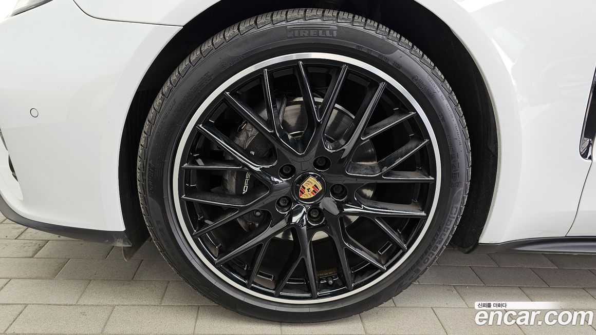 Porsche Panamera 2021