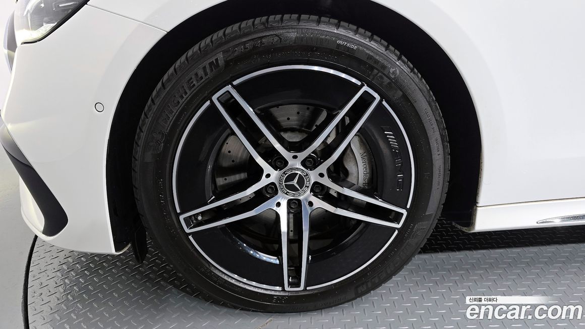 Mercedes-Benz E-Class 2025