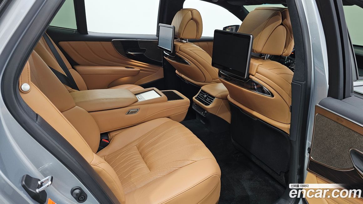 Lexus LS 2023