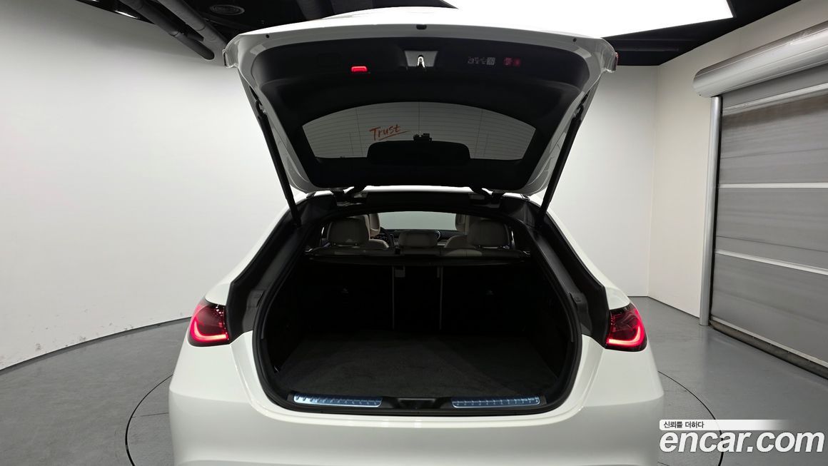 Mercedes-Benz GLC-Class 2025