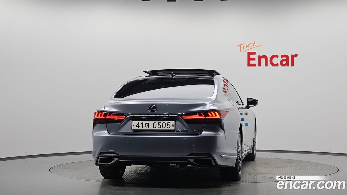Lexus LS 2023