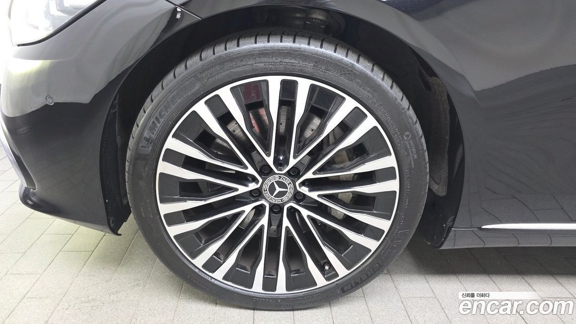 Mercedes-Benz S-Class 2024