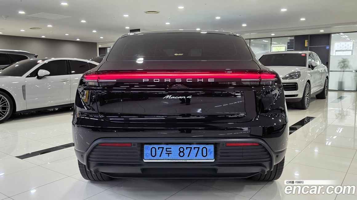 Porsche Macan 2025