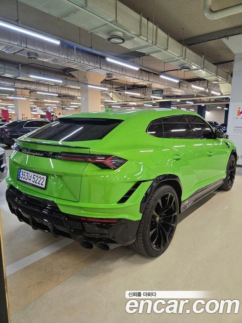 Lamborghini Urus 2024