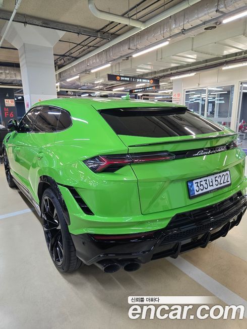 Lamborghini Urus 2024
