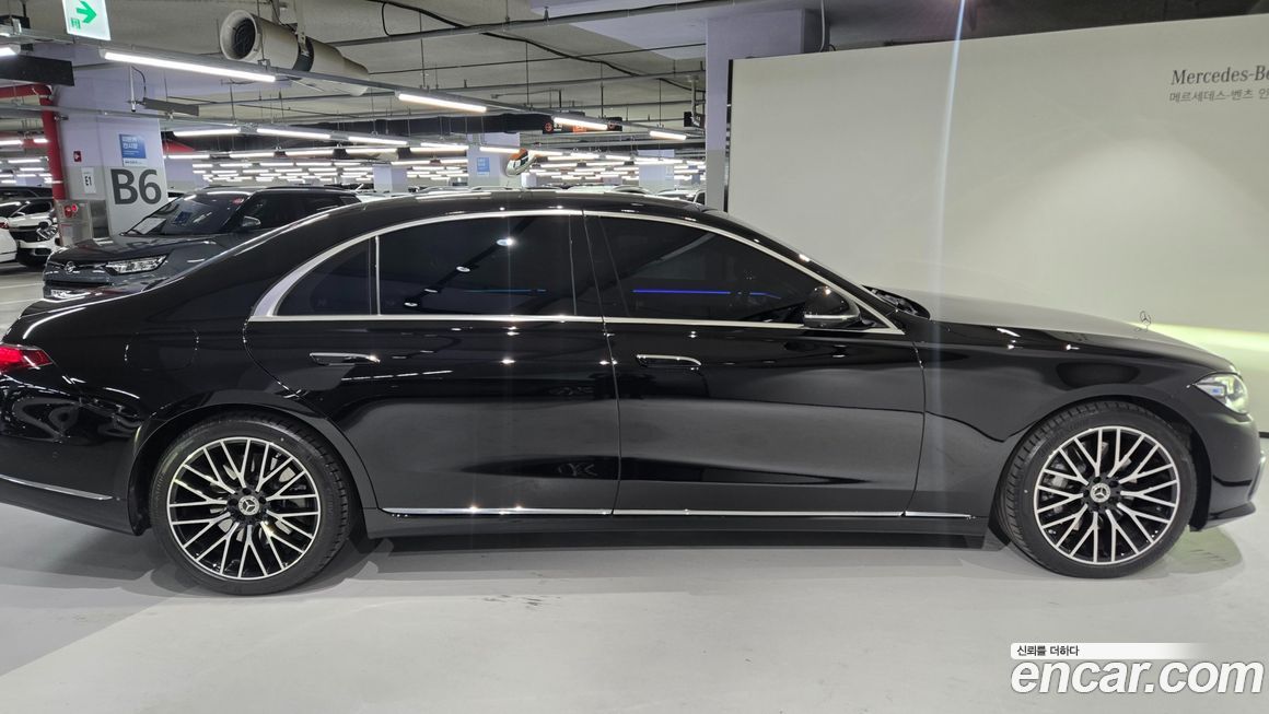 Mercedes-Benz S-Class 2025