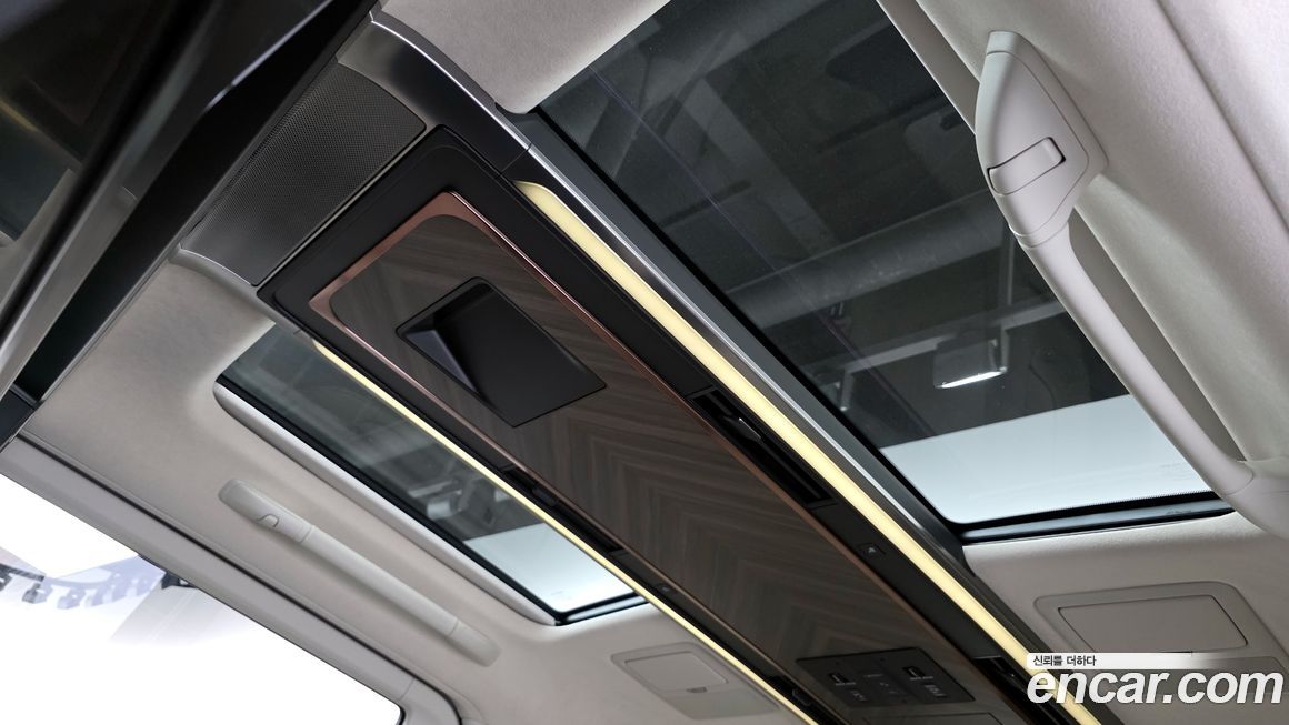Lexus LM 2025